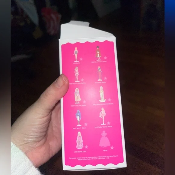 POP MART Barbie 
1992 "Totally Hair" Barbie doll - Picture 6 of 12